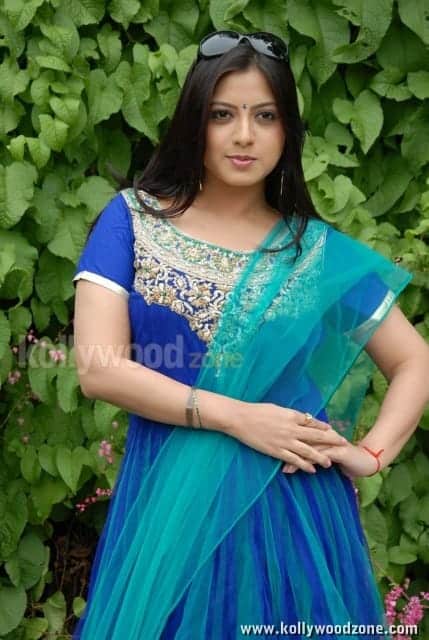 Telugu Actress Keerthi Chawla Pictures 13