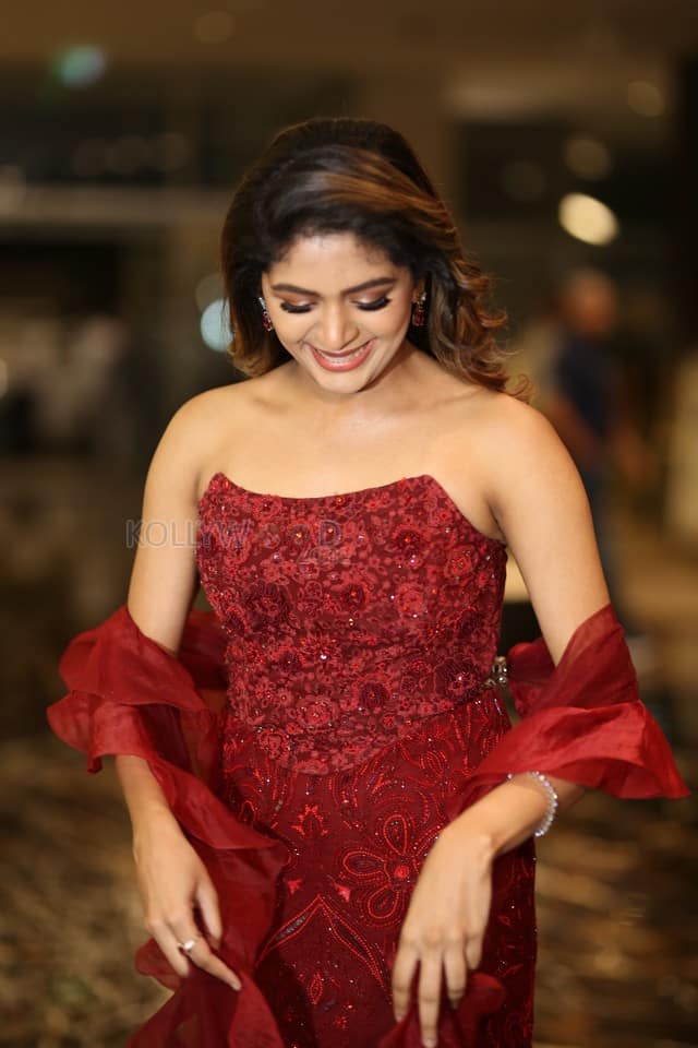 Actress Aditi Shankar at Bhairavam Movie Pre Release Event Pictures 10