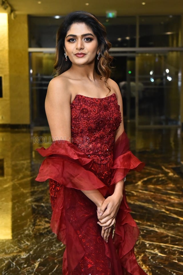 Actress Aditi Shankar at Bhairavam Movie Pre Release Event Pictures 39