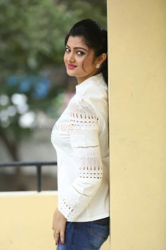 Actress Akshitha At Prementha Panichese Narayana Press Meet Photos 20