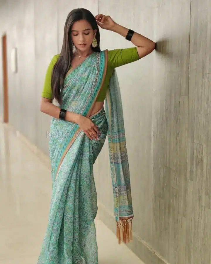 Actress Divya Ganesh Photoshoot Stills 08 (218252) | Kollywood Zone