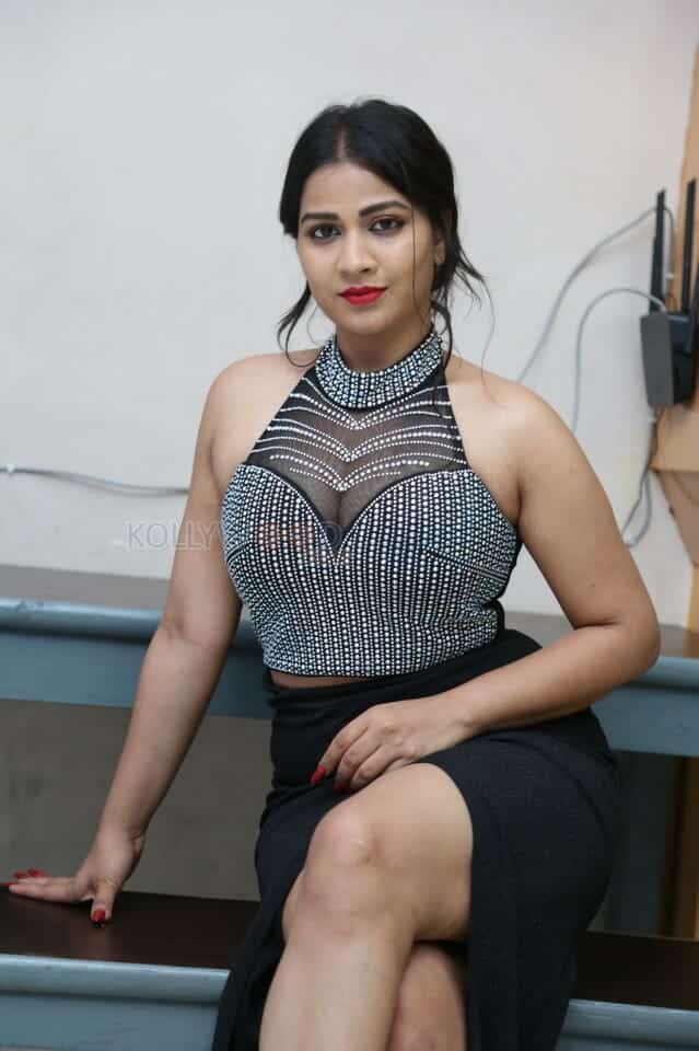 Actress Inaya Sultana at Nataratnalu Movie Audio Launch Event Photos 01