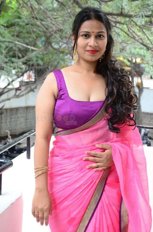 Actress Inaya Sultana at Prasanna Bhumi Entertainments Movie Opening Photos 44