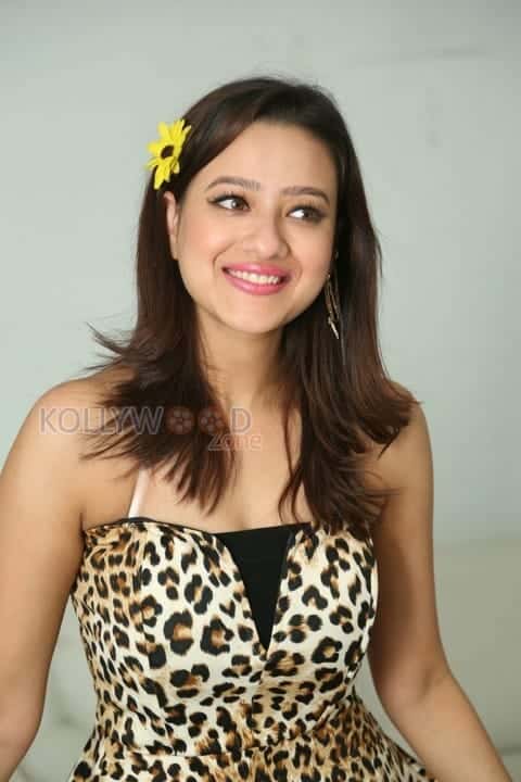 Actress Madalasa Sharma Photoshoot Pictures 18