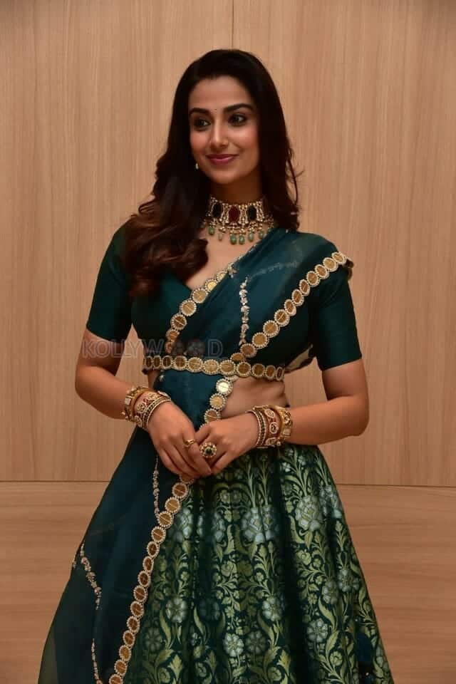 Actress Meenakshi Chaudhary at Hatya Pre Release Event Photos 10