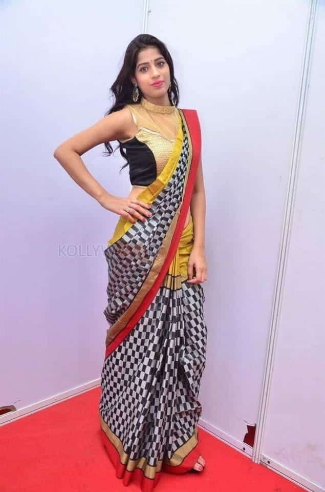 Actress Naziya Khan At Kala Silk Handloom Expo Launch Photos 03