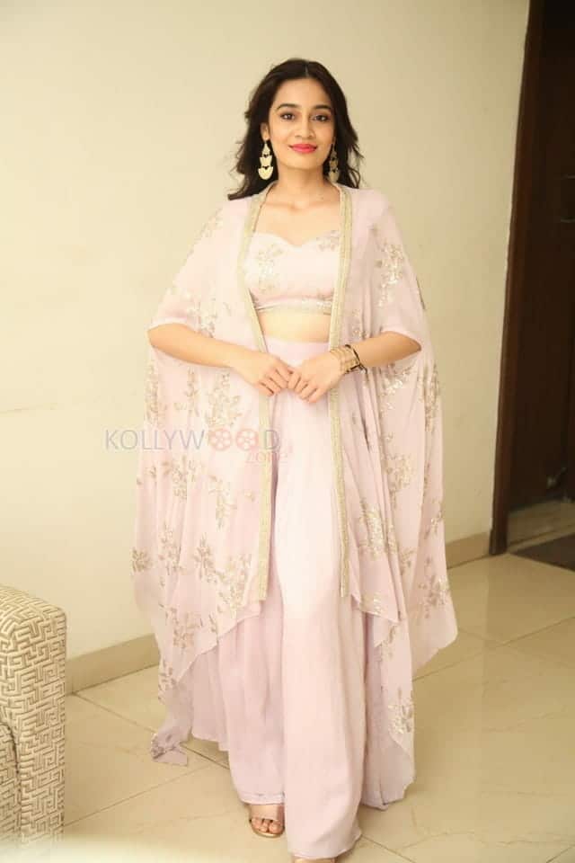 Actress Saathvika Raj at Neetho Movie Teaser Launch Photos 09