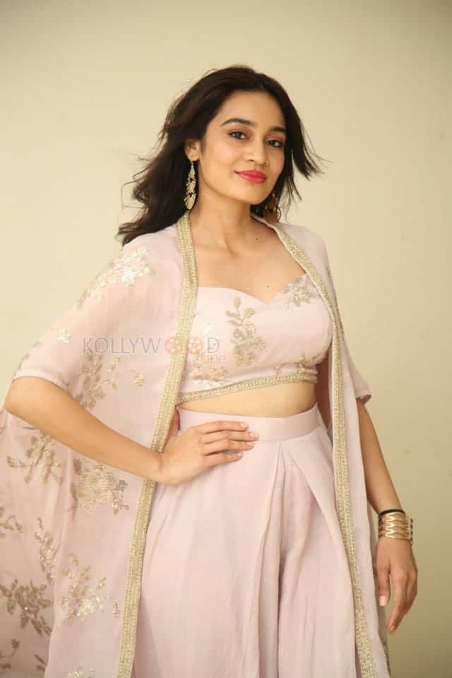 Actress Saathvika Raj at Neetho Movie Teaser Launch Photos 12