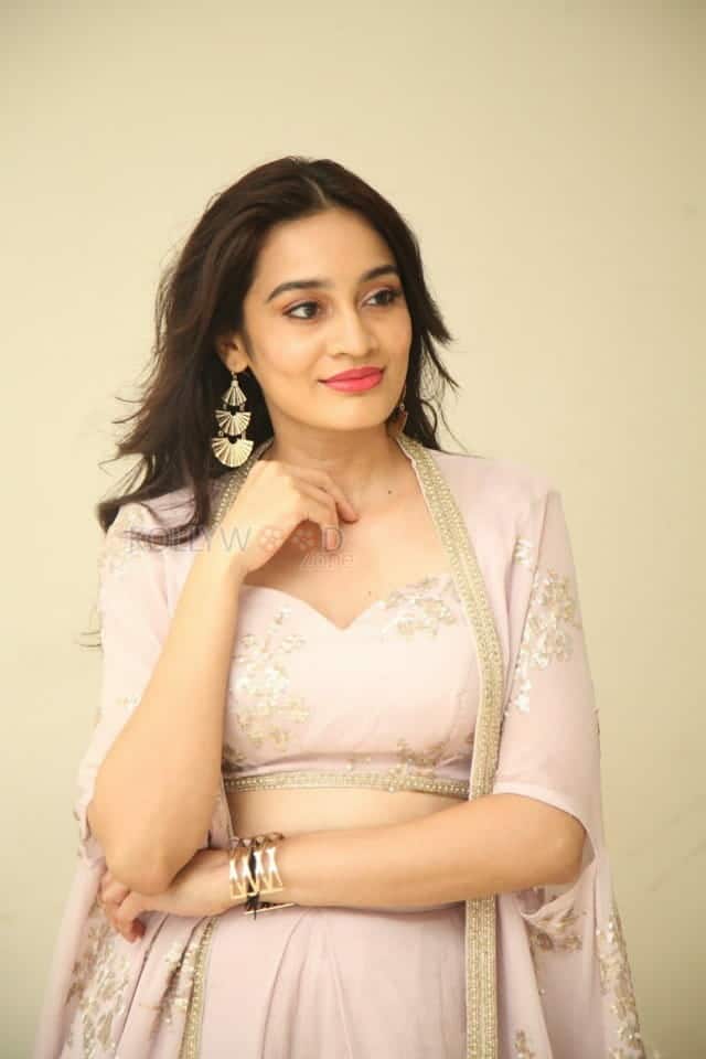 Actress Saathvika Raj at Neetho Movie Teaser Launch Photos 18