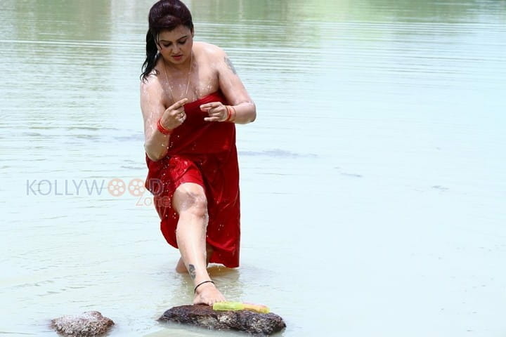 Actress Sona In Sivappu Manidharagal Movie Pictures 05