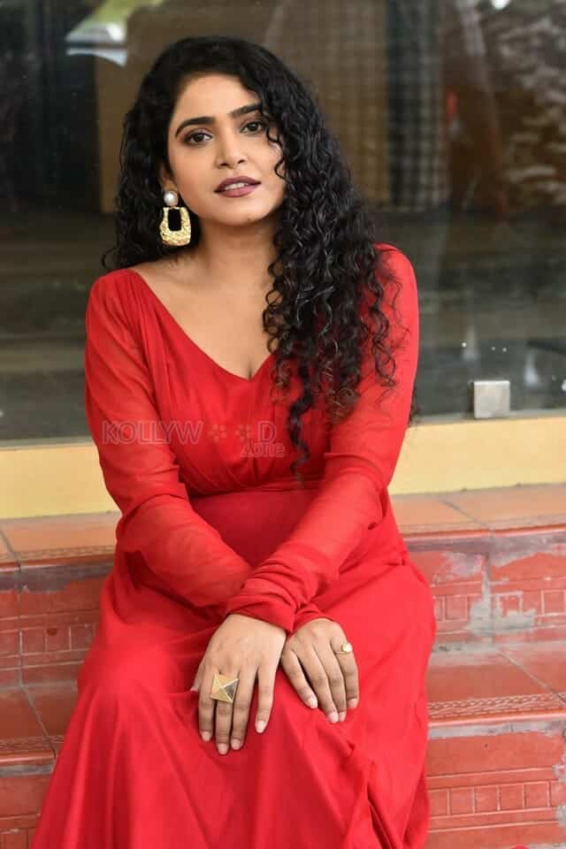 Actress Sonakshi Varma at Dhagad Samba Movie Trailer Launch Pictures 10