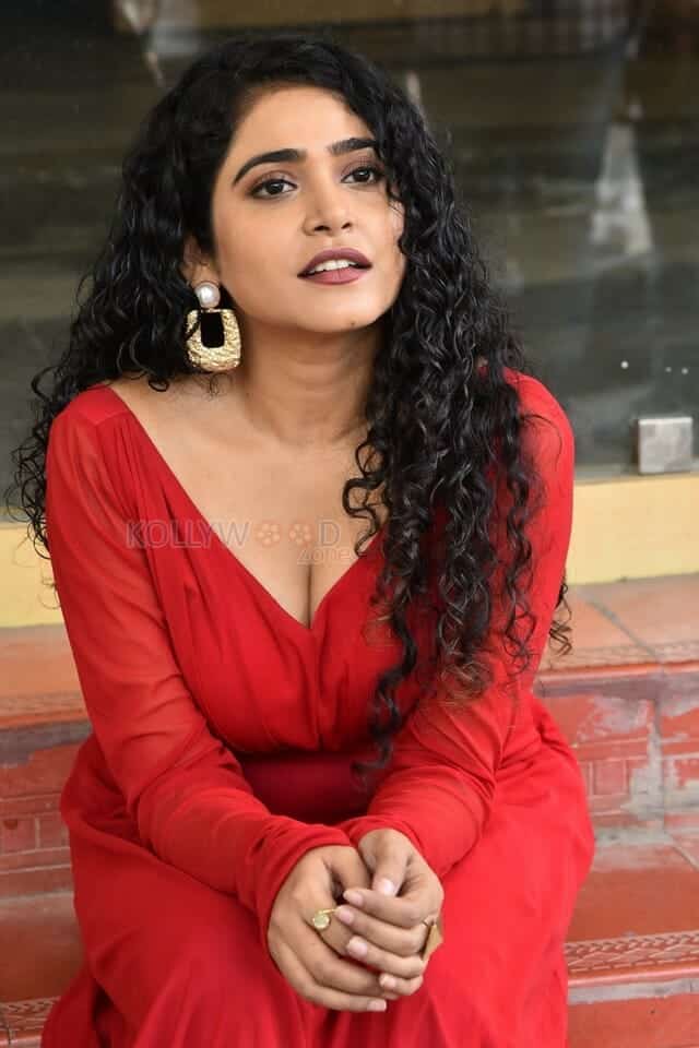Actress Sonakshi Varma at Dhagad Samba Movie Trailer Launch Pictures 11