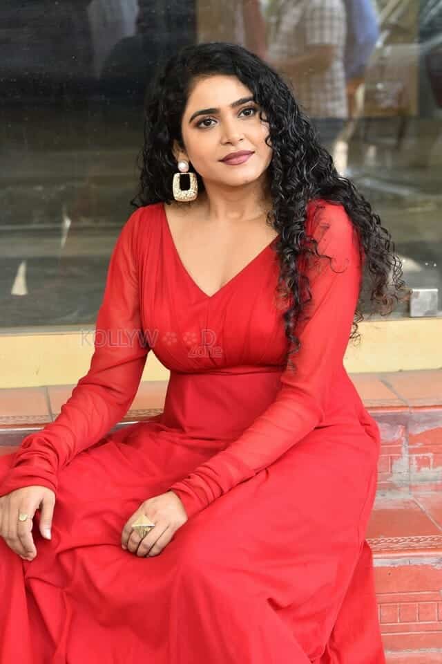 Actress Sonakshi Varma at Dhagad Samba Movie Trailer Launch Pictures 37