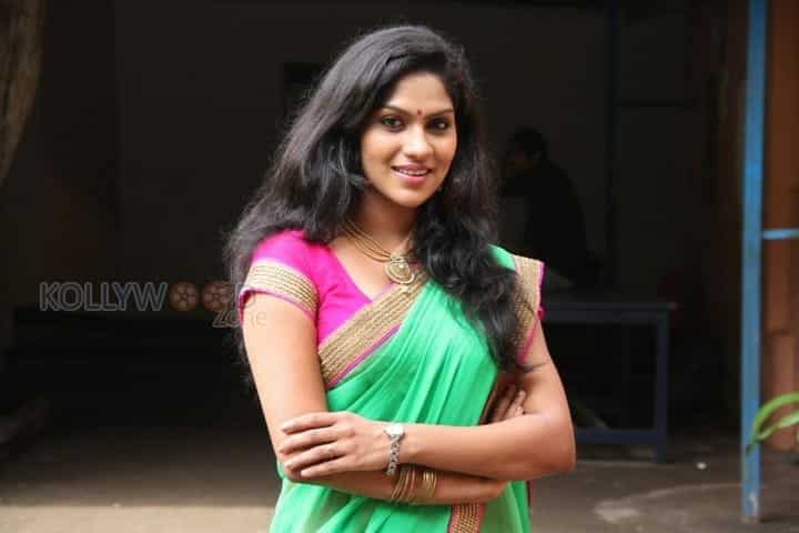Actress Swasika Pictures 04