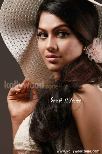 Actress Swasika Vijay Photos 13