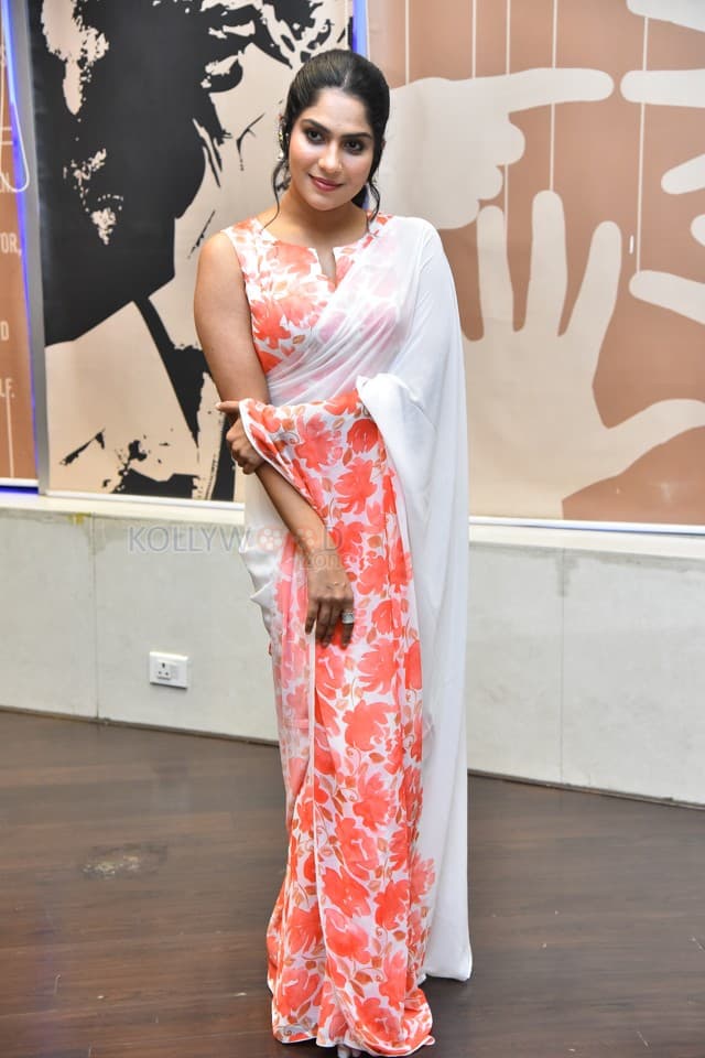 Actress Swasika at Thammudu Trailer Launch Pictures 03