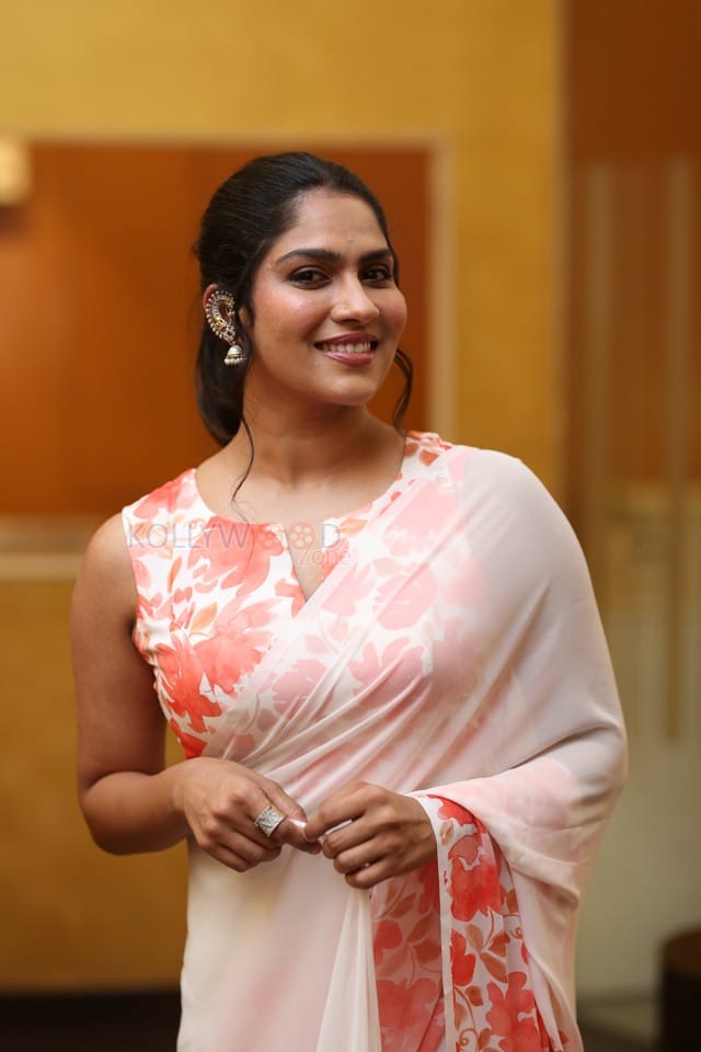 Actress Swasika at Thammudu Trailer Launch Pictures 17