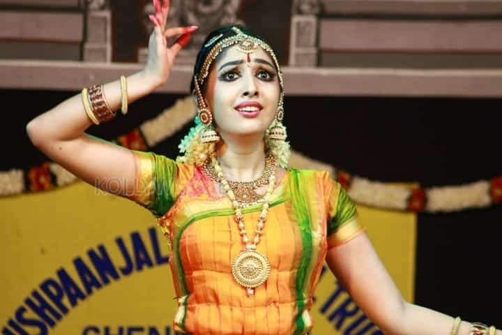 Actress Utthara Unni Bharathanatyam Recital Photos 14