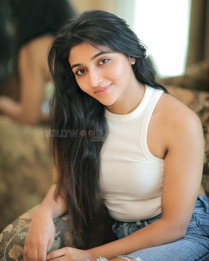 Adorable Mirnaa Menon in a White Sleeveless Top and Denim Pant Photos 03