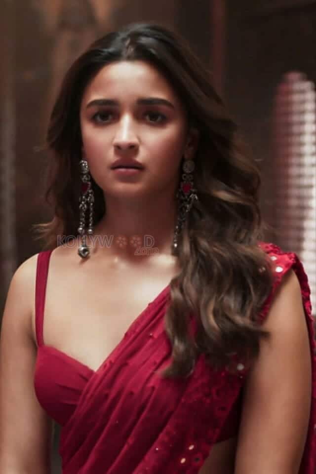 Alia Bhatt in a Sexy Red Saree Photos 03