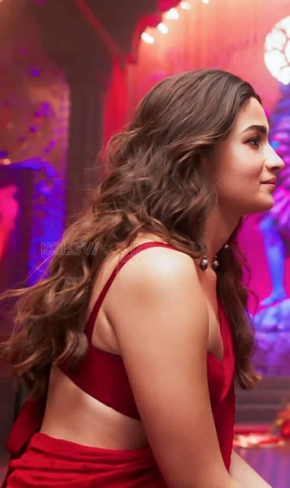 Alia Bhatt in a Sexy Red Saree Photos 05