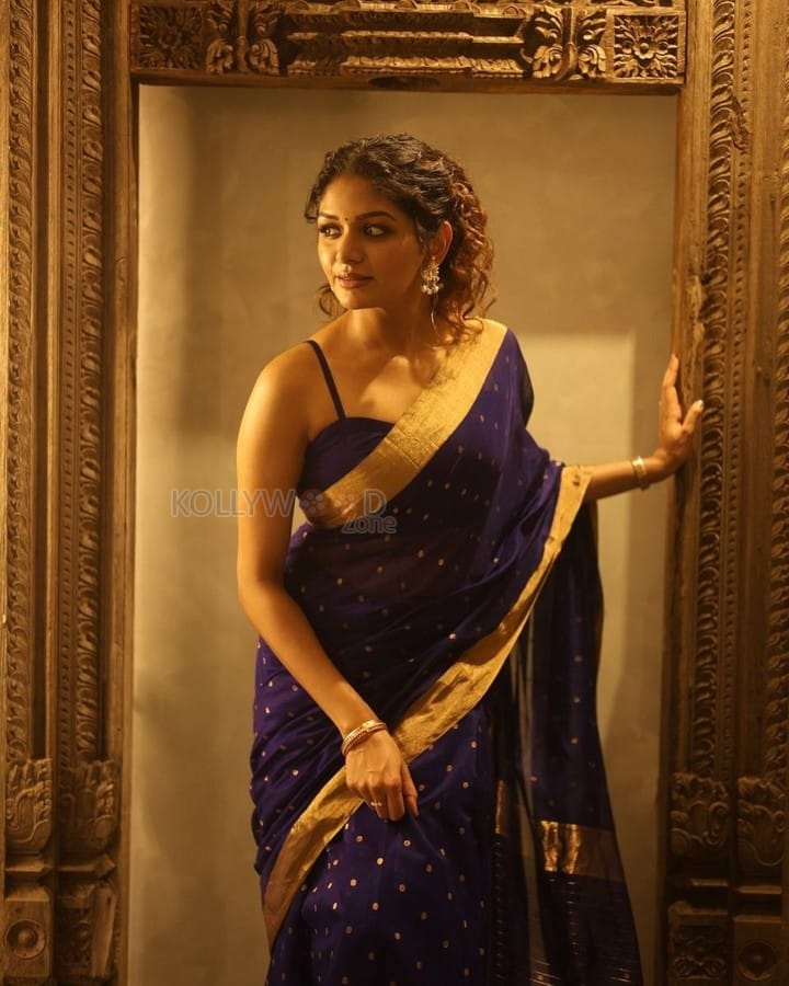 Beautiful Aditi Shankar in a Violet Saree with a Sleeveless Blouse Pictures 03