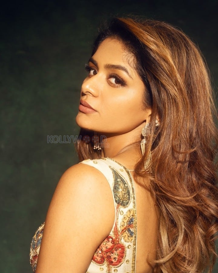 Bhairavam Actress Aditi Shankar in an Ivory Embroidered Peplum Kurta Set Photos 04