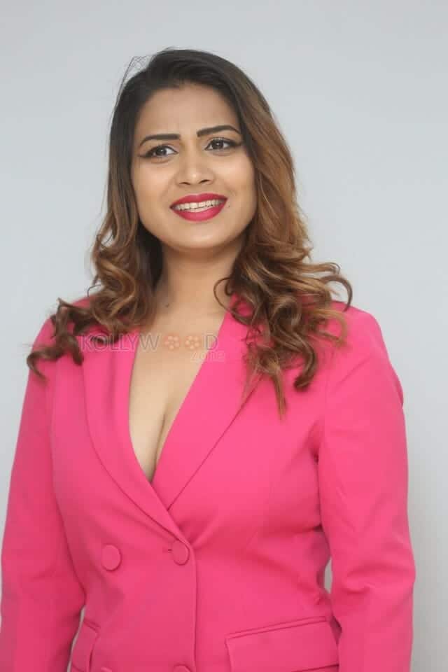 Bigg Boss 6 Fame Inaya Sultana at Valentines Night Movie Press Meet Pictures 22