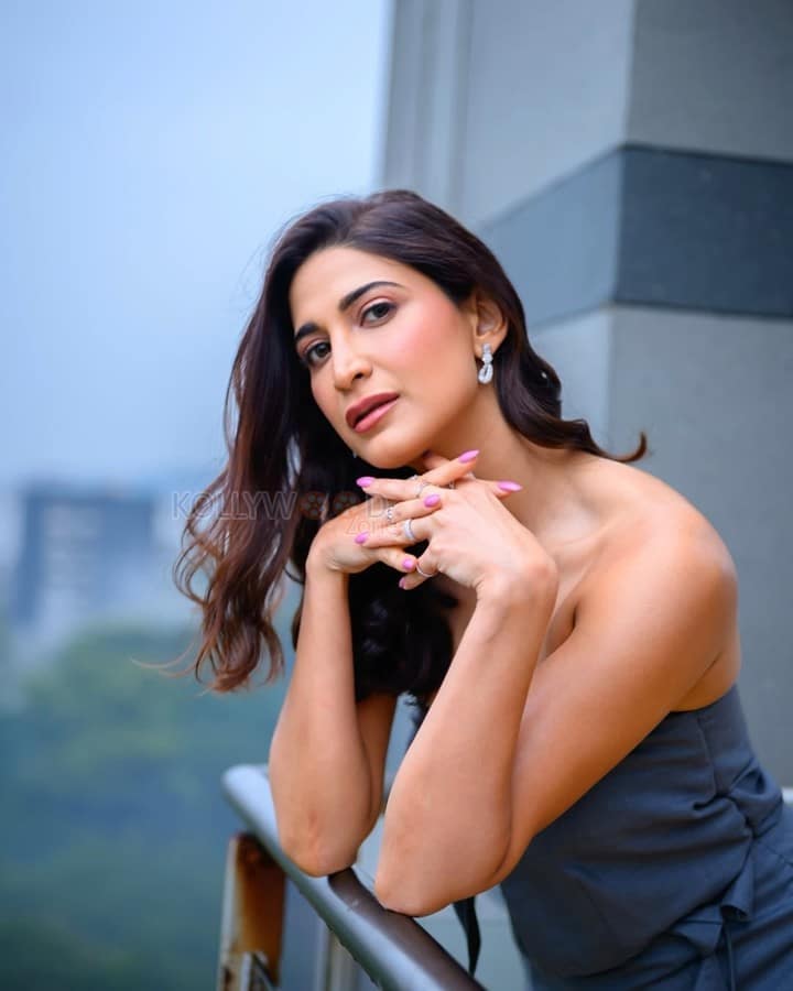 Forbidden Love Actress Aahana Kumra in a Strapless Grey Dress Pictures 04