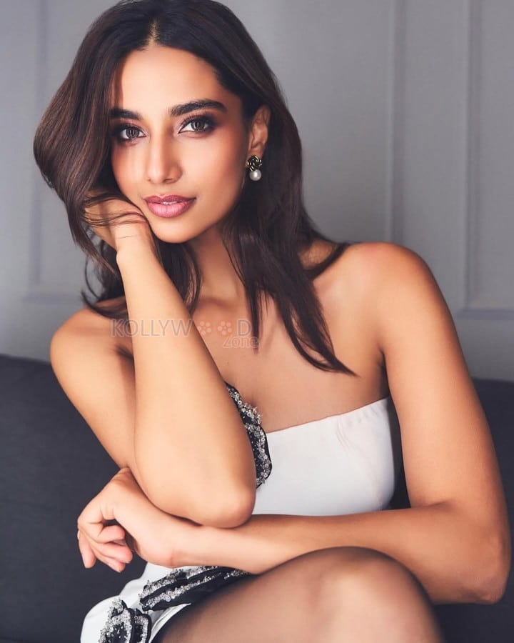 Gorgeous Meenakshi Chaudhary in a White Strapless Dress with a Black Floral Design Photos 01