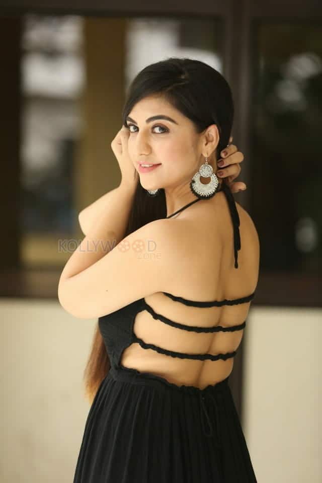 Harshitha Panwar At Bewars Movie Interview Photos 17