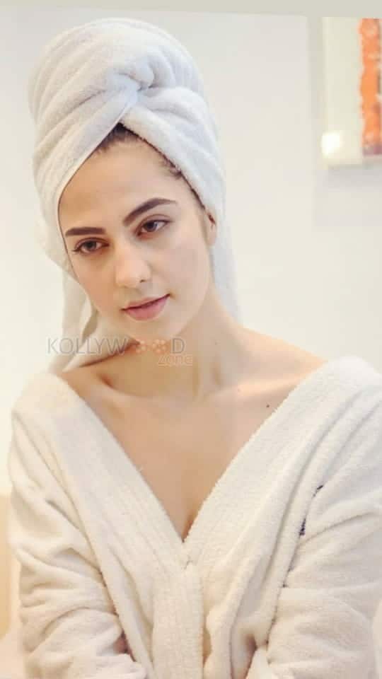 Heroine Harshita Panwar Bath Towel Photos 02