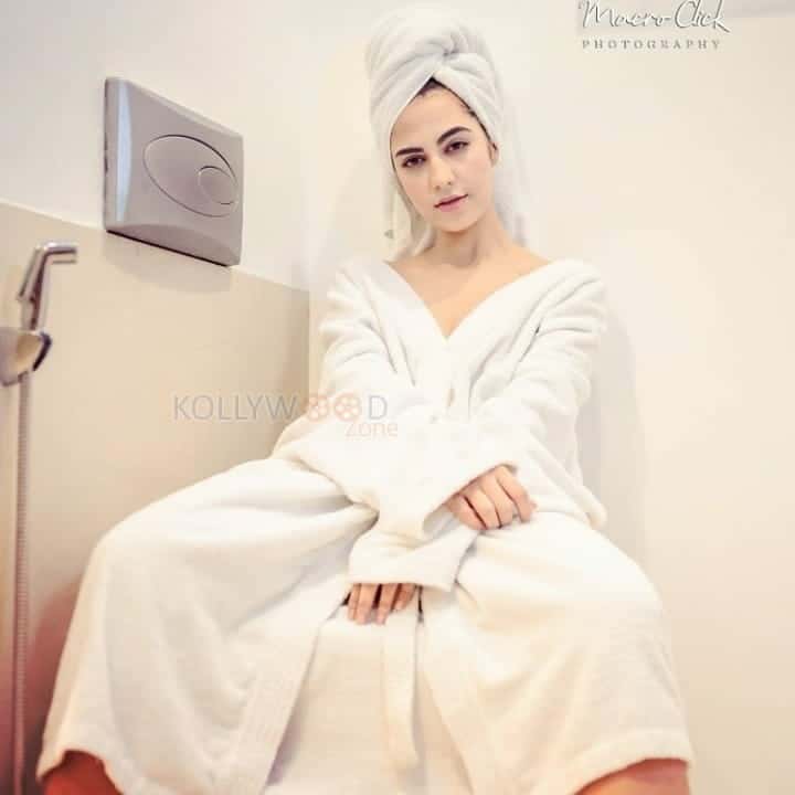 Heroine Harshita Panwar Bath Towel Photos 19