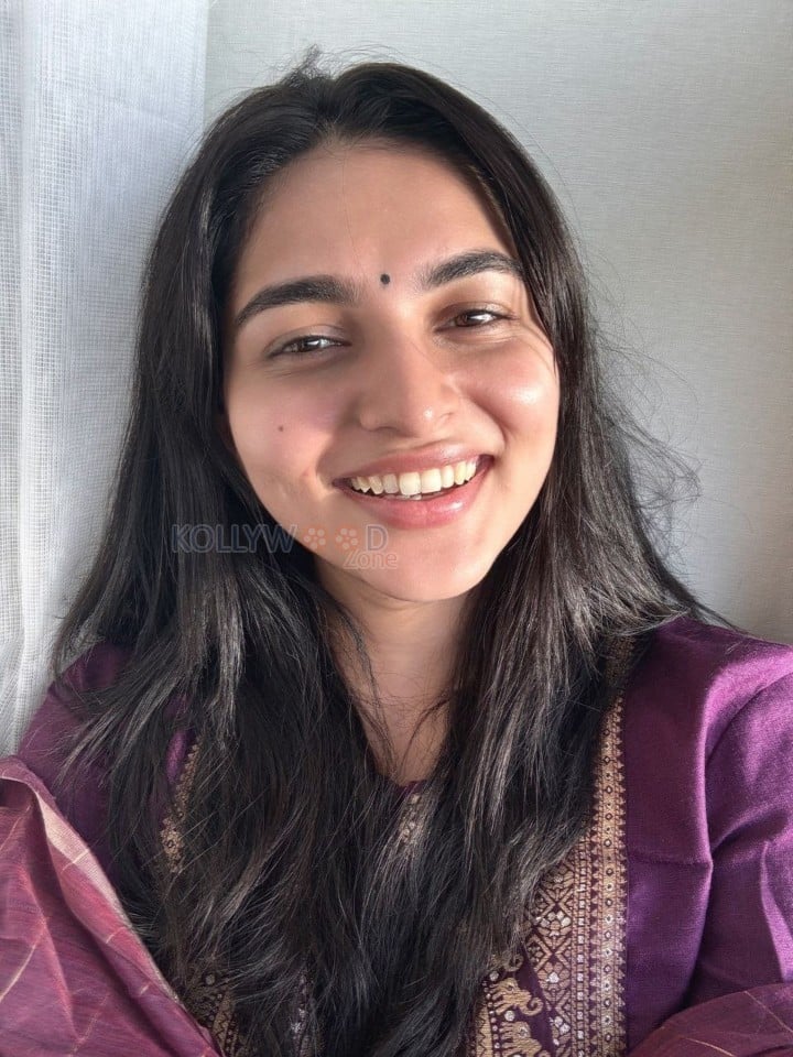 Idhayam Murali Heroine Kayadu Lohar No Makeup Selfie Photos 03