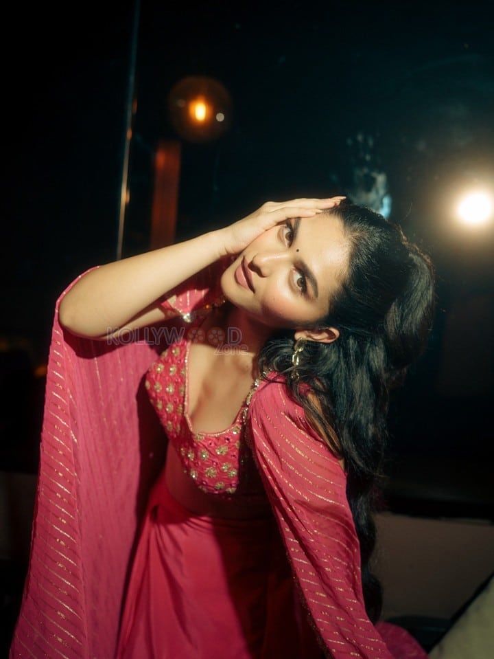 Idhayam Murali Heroine Kayadu Lohar in a Pink Lehenga with Gold Work Blouse and Shimmery Dupatta Pictures 01