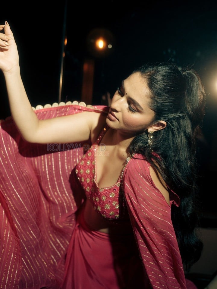 Idhayam Murali Heroine Kayadu Lohar in a Pink Lehenga with Gold Work Blouse and Shimmery Dupatta Pictures 03