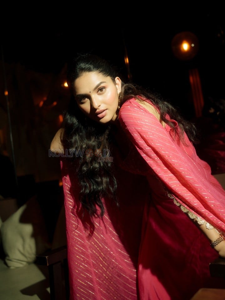 Idhayam Murali Heroine Kayadu Lohar in a Pink Lehenga with Gold Work Blouse and Shimmery Dupatta Pictures 04