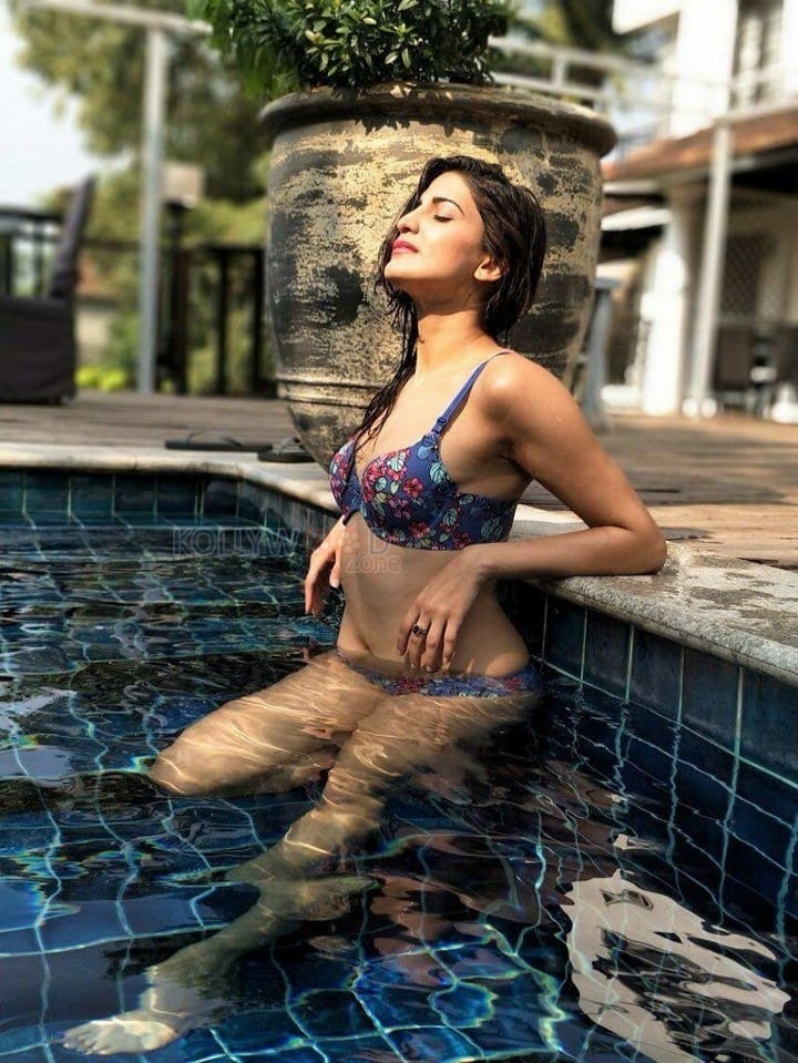 Indian Actress Aahana Kumra Photos 27
