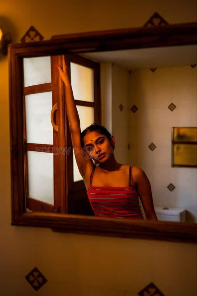 Malayalam Actress Aishwarya Suresh Sexy Pictures 03