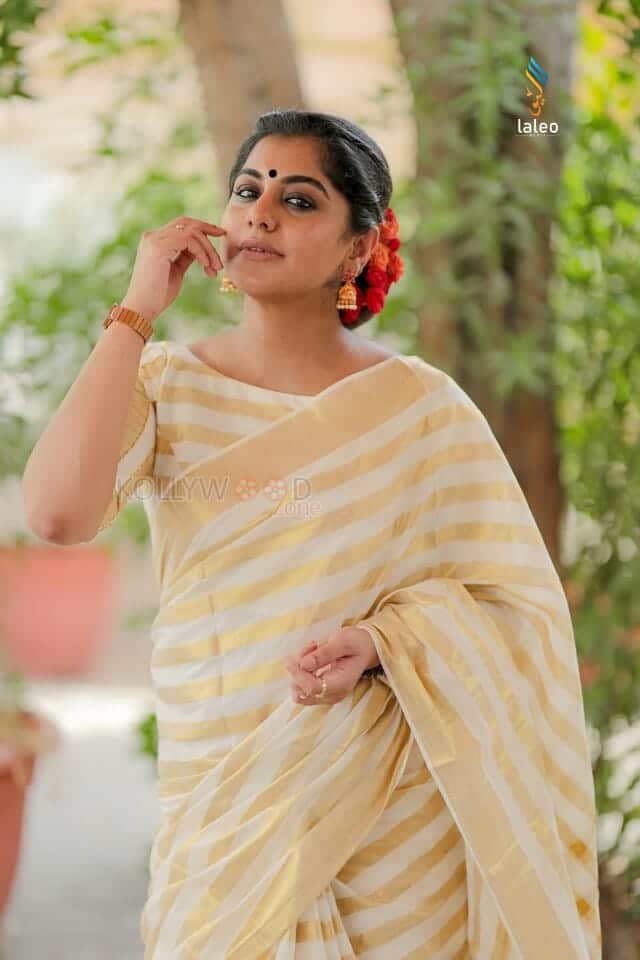 Malayalam Actress Meera Nandan Photoshoot Pictures 01
