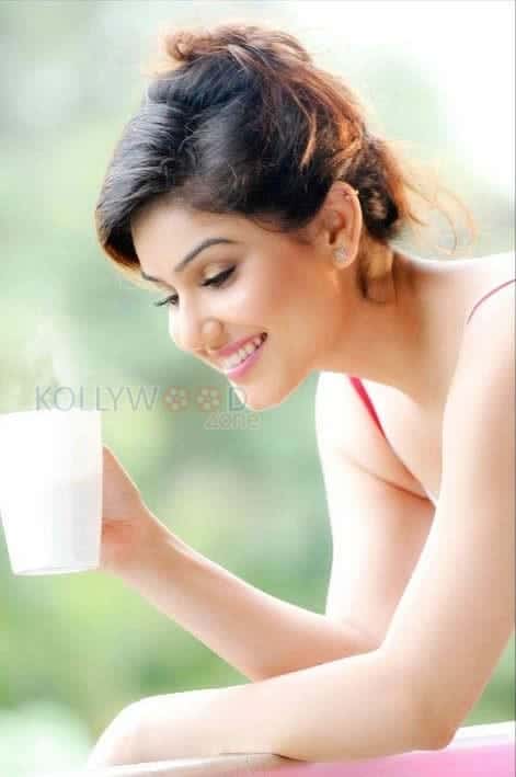 Model Actress Kangna Sharma Hot Photoshoot Photos 06