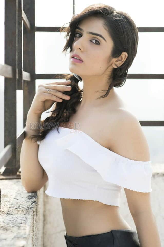 Model Sidhika Sharma Sexy Photos 10