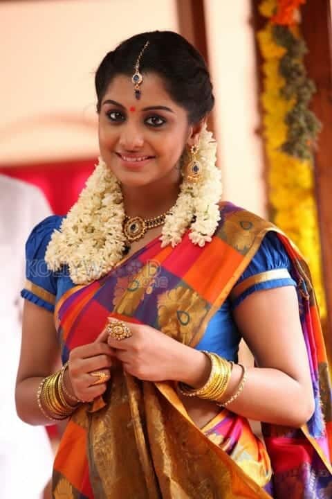 Sandamarutham Movie Heroine Meera Nandan Pictures 02
