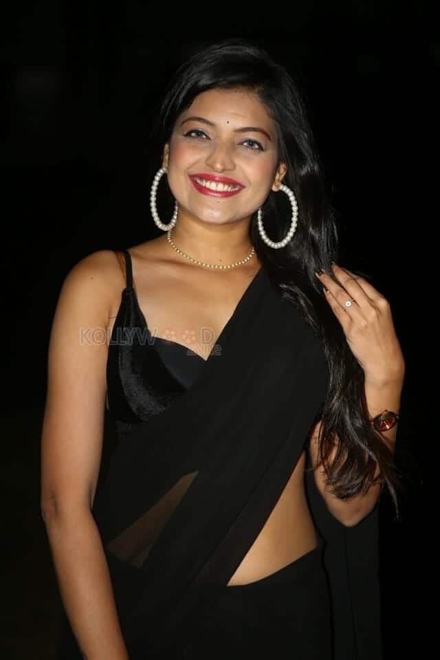 Sexy Mahi Malhotra at Golmaal Movie Pre Release Event Photos 24