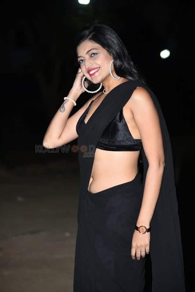 Sexy Mahi Malhotra at Golmaal Movie Pre Release Event Photos 36