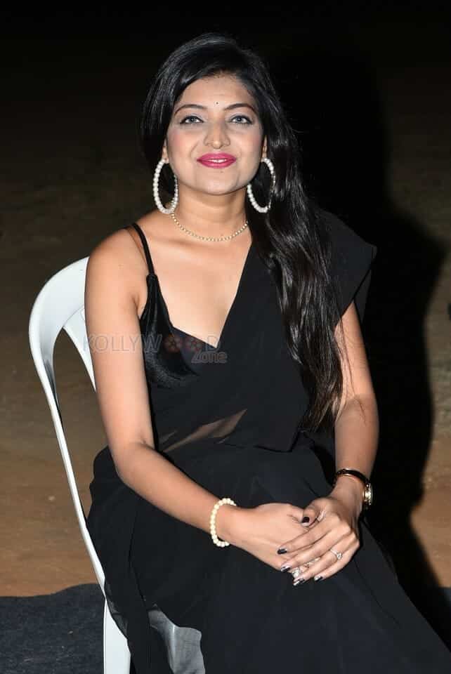 Sexy Mahi Malhotra at Golmaal Movie Pre Release Event Photos 42