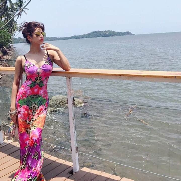 Sexy Model Sonarika Bhadoria Spicy Photos 11