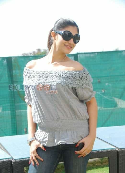Sexy Telugu Actress Siya Gowtham Pictures 03