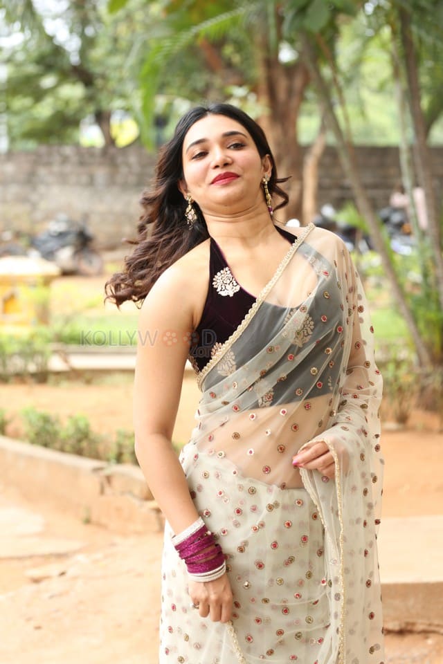 Actress Jenifer Emmanuel at Paramapada Sopanam Movie Press Meet Pictures 12