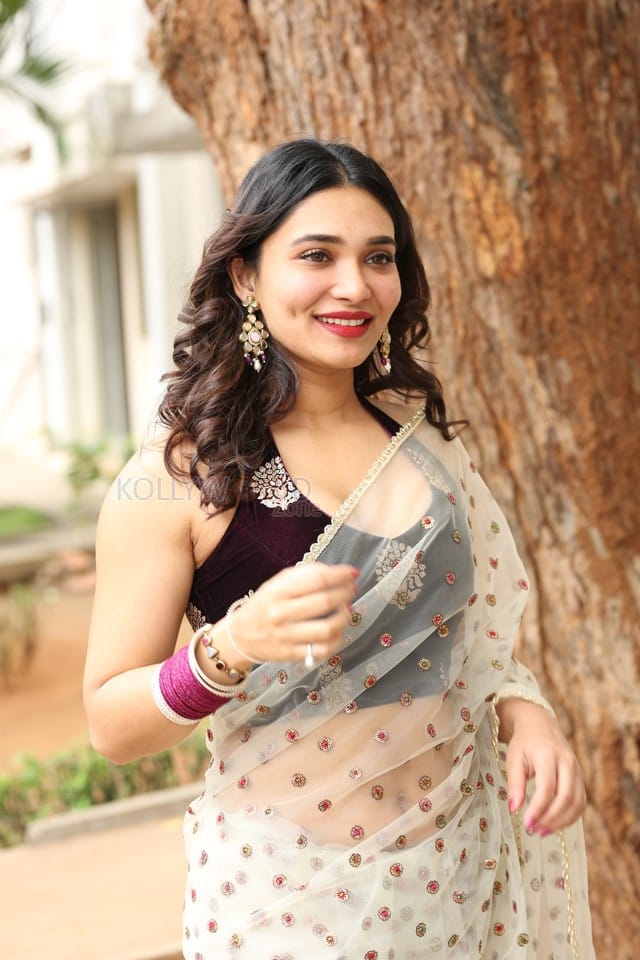 Actress Jenifer Emmanuel at Paramapada Sopanam Movie Press Meet Pictures 14